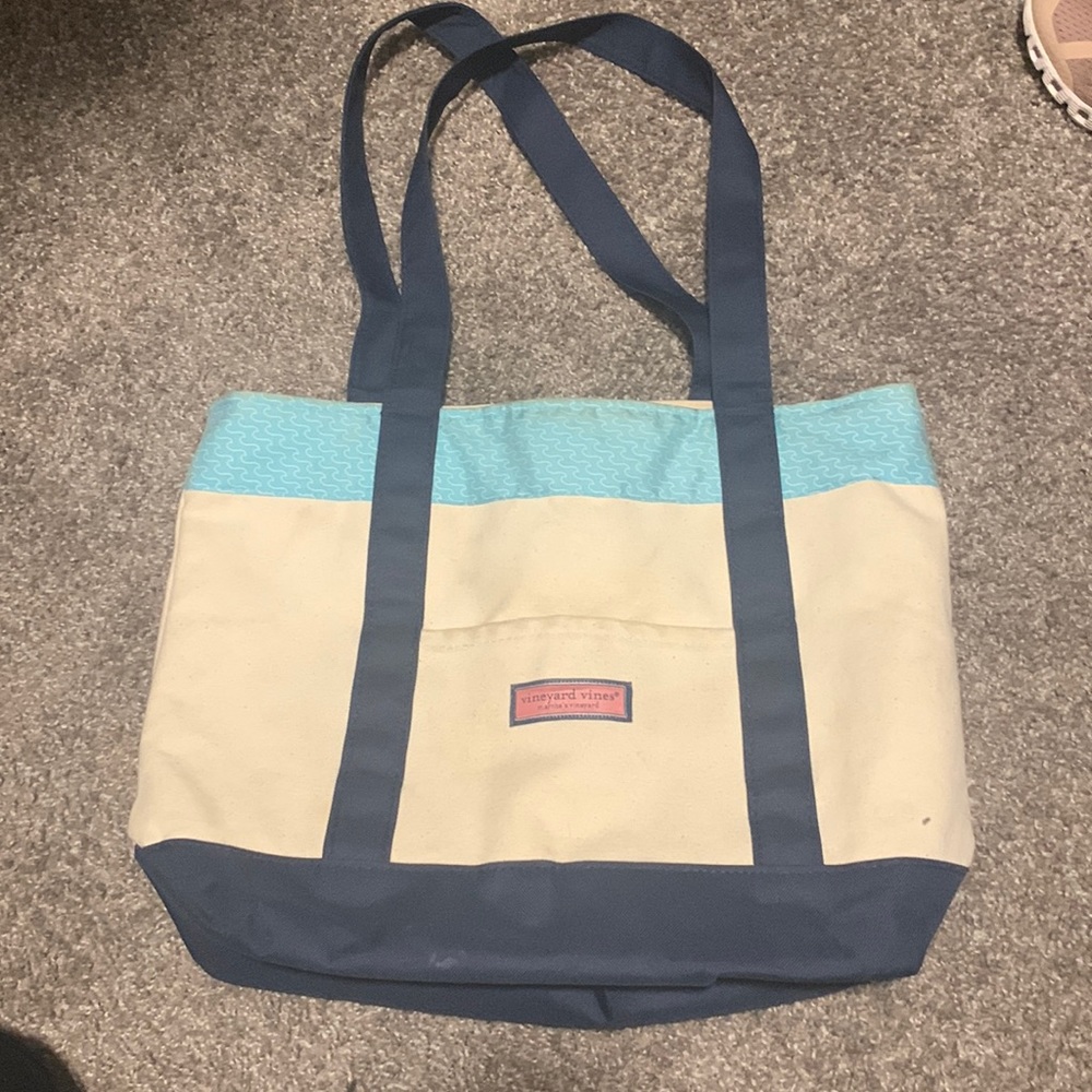 Vineyard vines beach bag